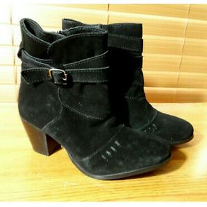 Nwot SKECHERS Suede Bootie Ankle Boots women 7 Black w Buckle detail Sexy Biker